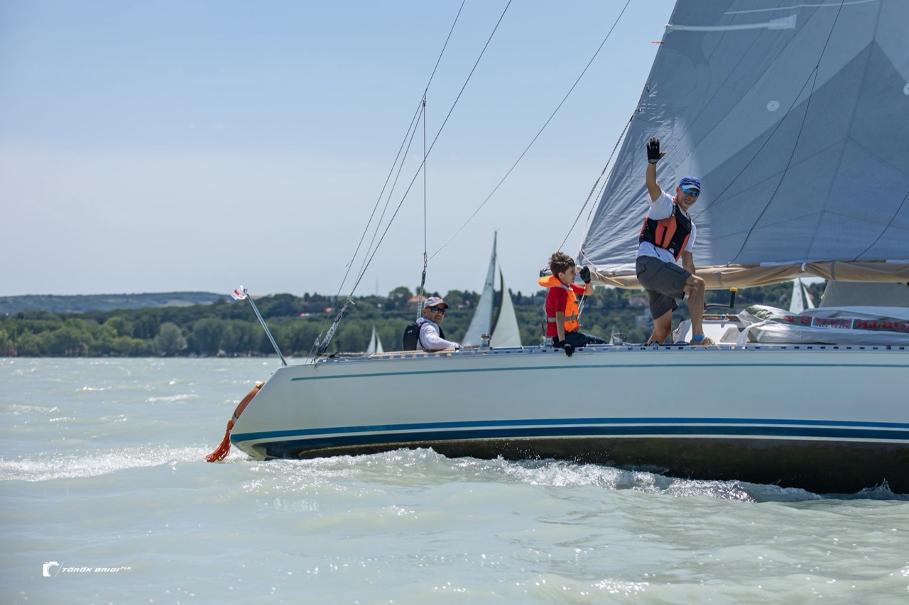 Jackpot racing with the fleet on Lake Balaton